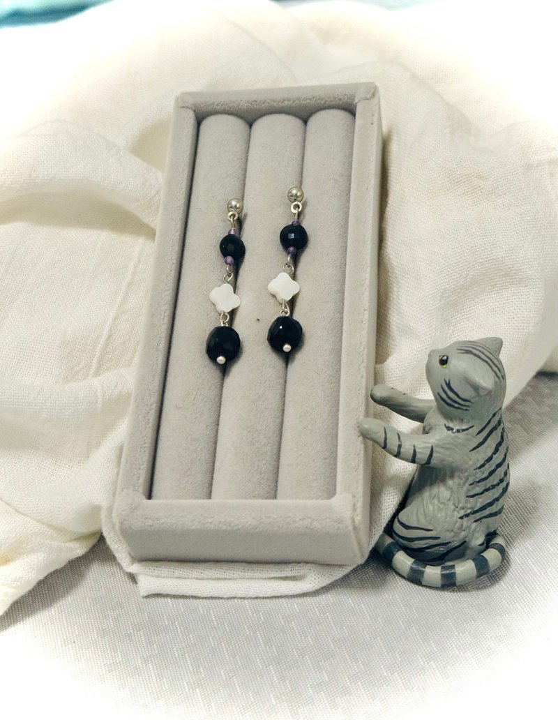 水晶系列 - 黑与白色垂坠耳环 - 耳环/耳夹 - 水晶 多色