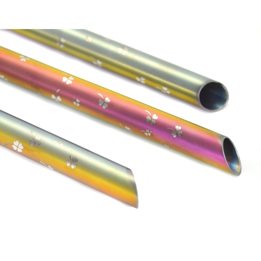 环保爱地球-幸运草 纯钛斜口吸管(12mm) 赠收纳袋&清洁刷 - 环保吸管 - 其他金属 多色