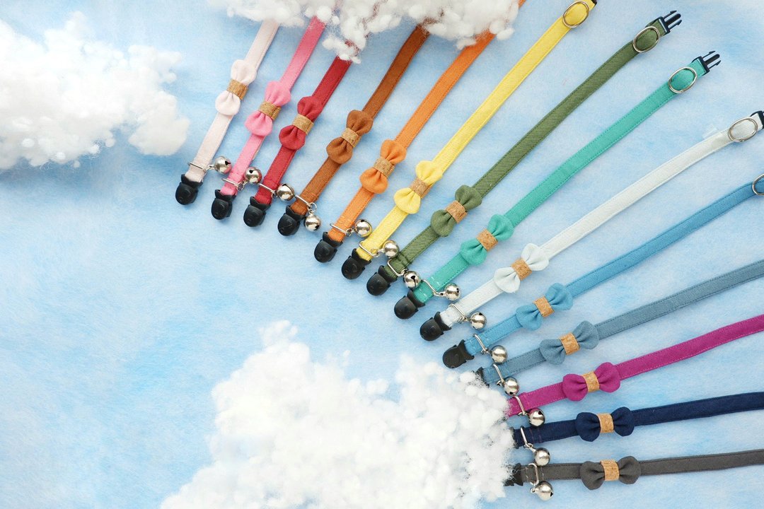 Less is more ... more - Breakaway cat collar with removeable bow-tie - 项圈/牵绳 - 棉 多色
