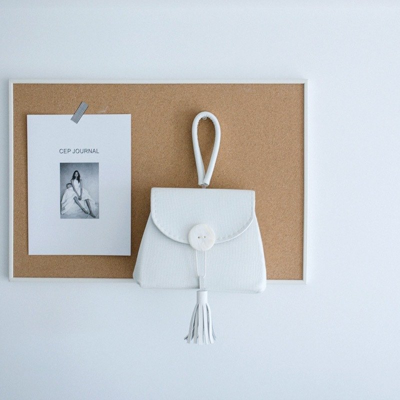 白色 【古良&吉吉 X 番塔塔 合作款】东极岛的西边 黑白灰三色可选 牛皮贝壳扣手提包 小方包 原创设计极简百搭手拎女包 Western Island 满满的诚意之作 希望你们能喜欢 - 手拿包 - 真皮 白色