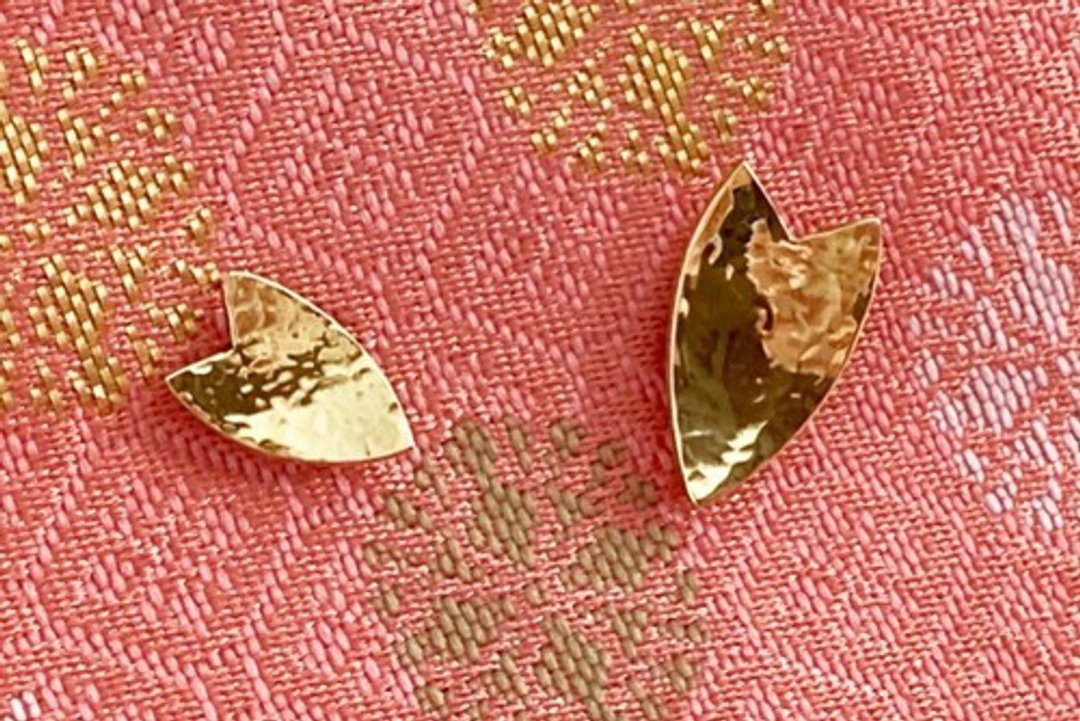 Cherry blossom petals ◇ Brass pin badge S - 胸针 - 其他金属 