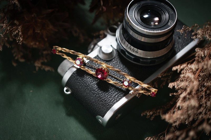 【老饰品/西洋老件】VINTAGE AB 奥地利彩钻古着胸针 - 胸针 - 其他金属 金色