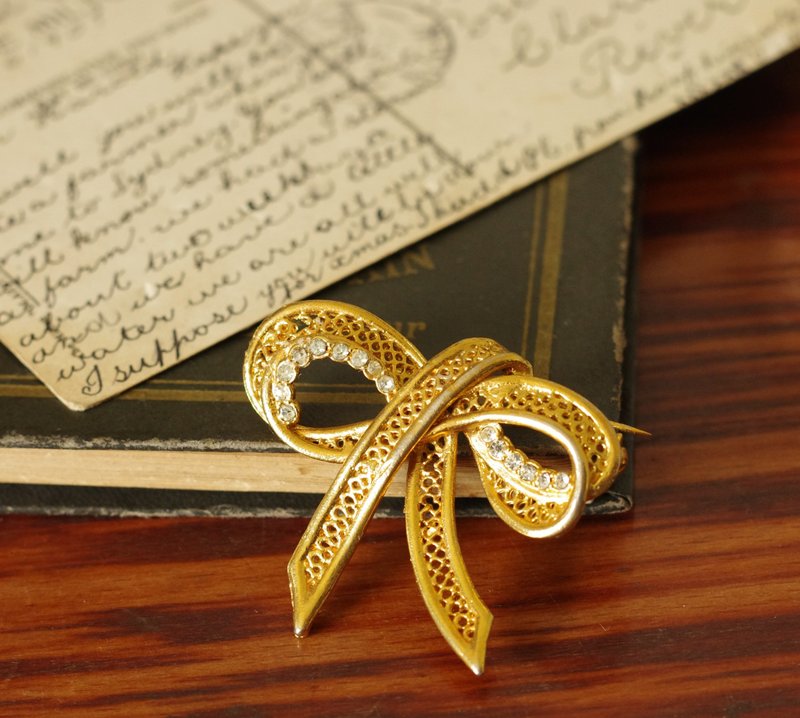 老又好古董珠宝 Vintage 金色线条缎带蝴蝶结别针胸针B1675 - 胸针 - 其他金属 金色