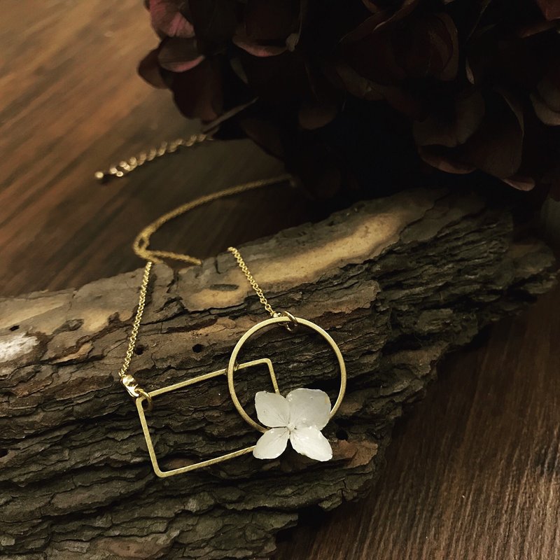 绣球黄铜几何项链 - 颈链 - 植物．花 金色