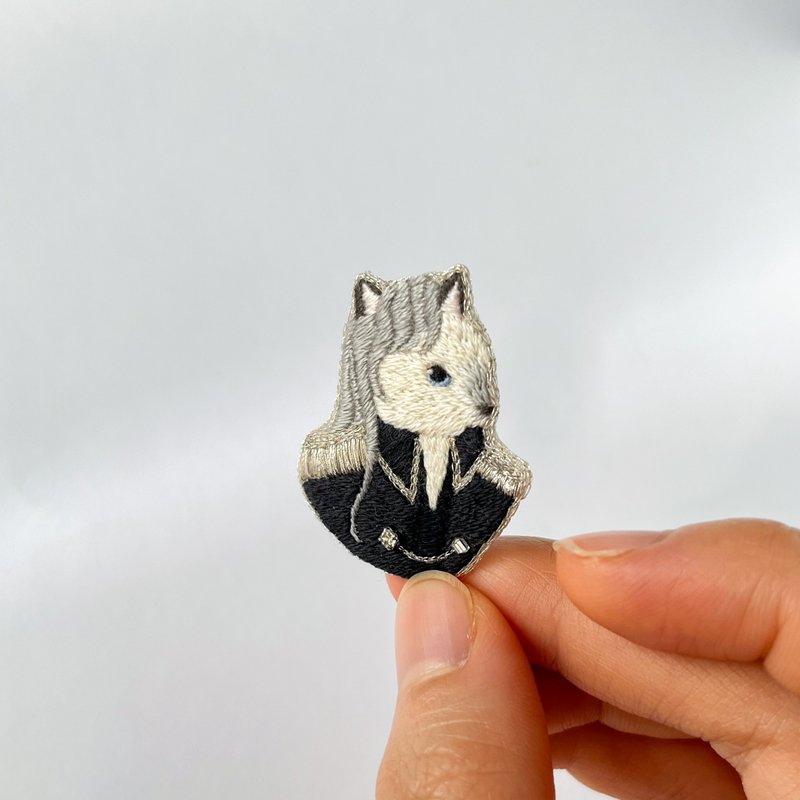 猫咪阁下的刺绣胸针 - 胸针 - 绣线 
