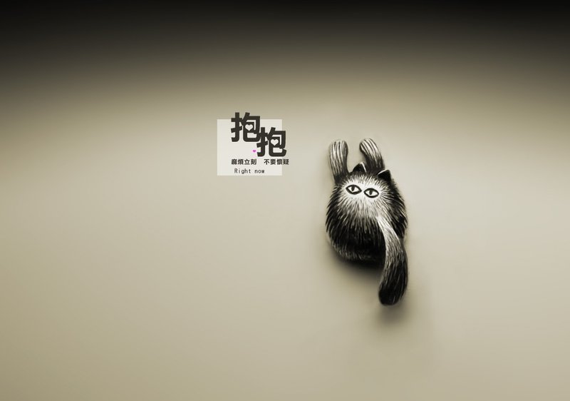 胖猫抱抱耳环 - 耳环/耳夹 - 其他材质 银色