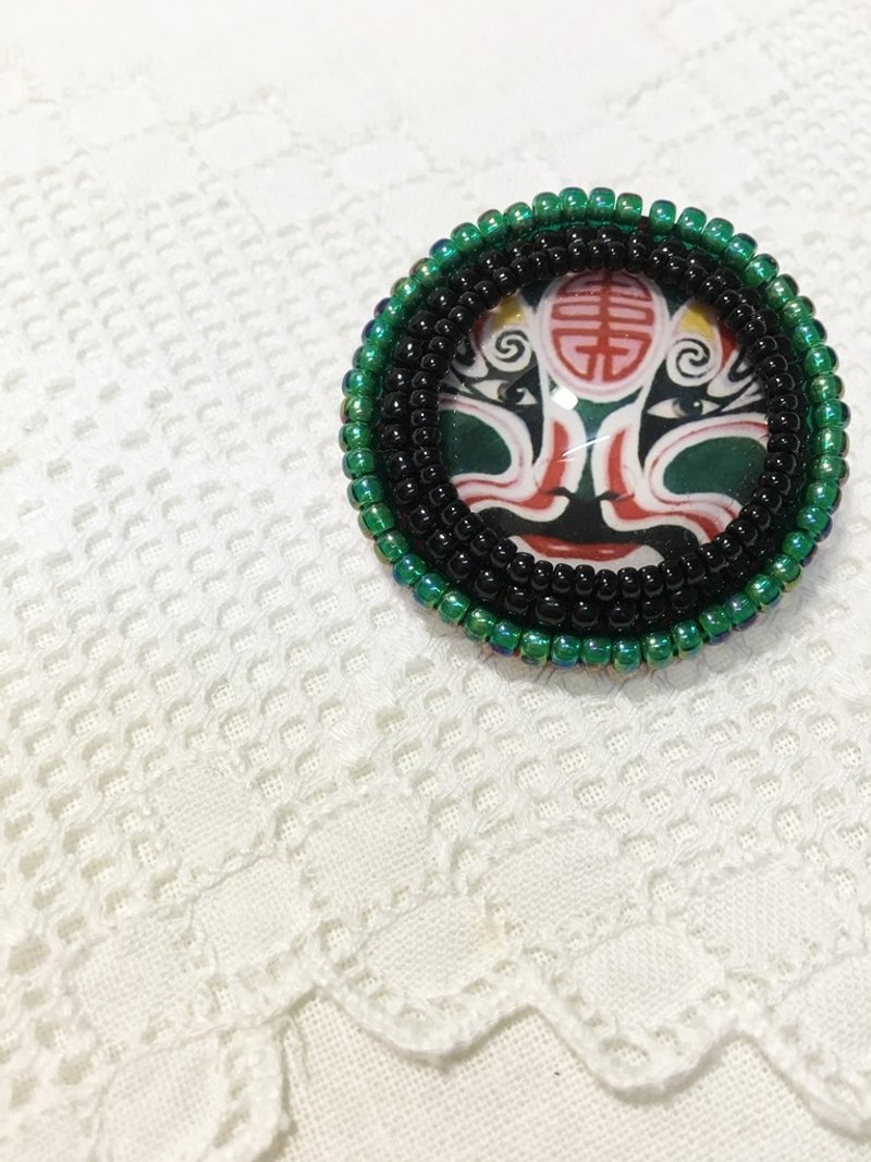 绿色 脸谱 刺绣襟针 Green Face Brooch (JEBR037) - 胸针 - 其他材质 绿色