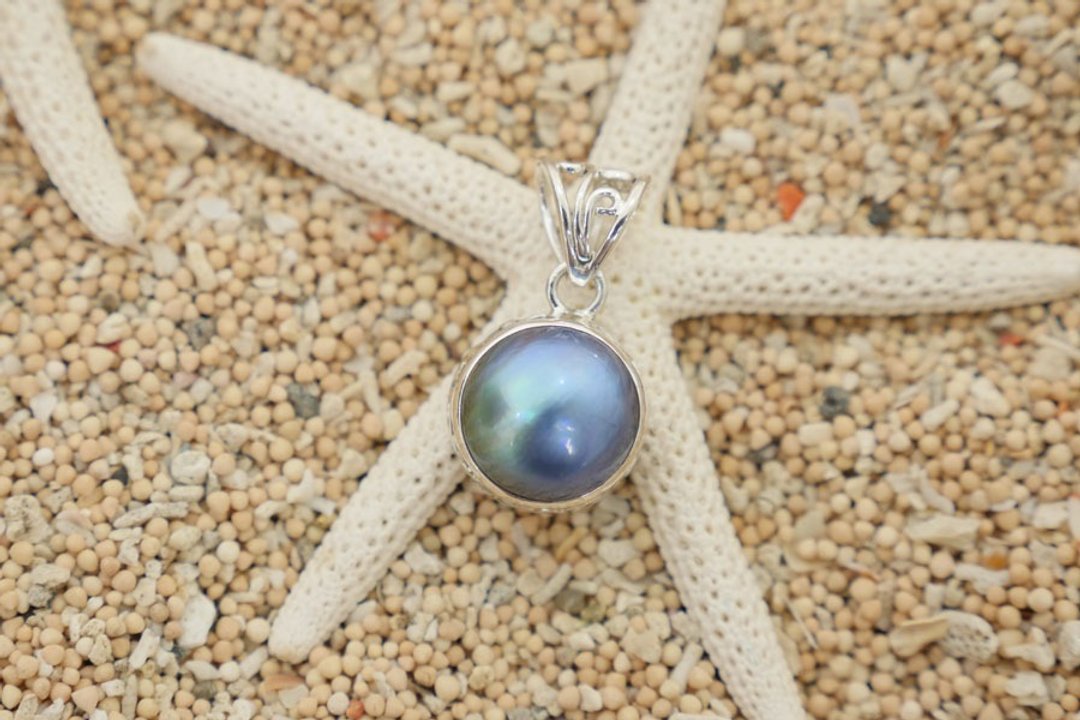 Mabe pearl pendant top - 项链 - 其他材质 蓝色