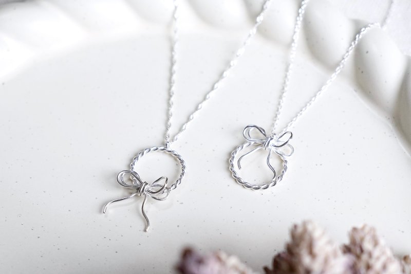 系住微光 | 蝴蝶结花圈项链 | 纯银项链 - 项链 - 纯银 银色
