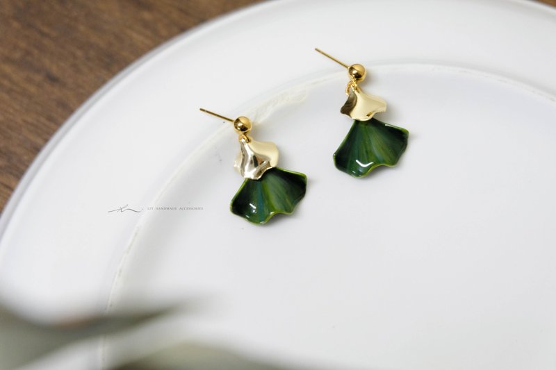 耳针x耳夹水晶花_尤加利裙摆(短款)_光点饰品 - 耳环/耳夹 - 树脂 绿色