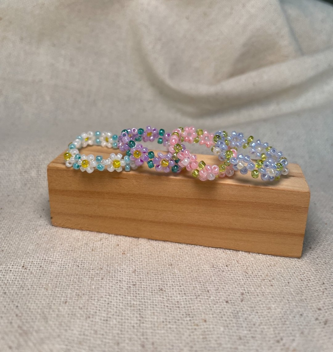 beads ring flower ring (non stretch string) - 戒指 - 塑料 