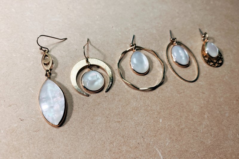 复古仿贝神秘眼形耳环 - 耳环/耳夹 - 铜/黄铜 白色