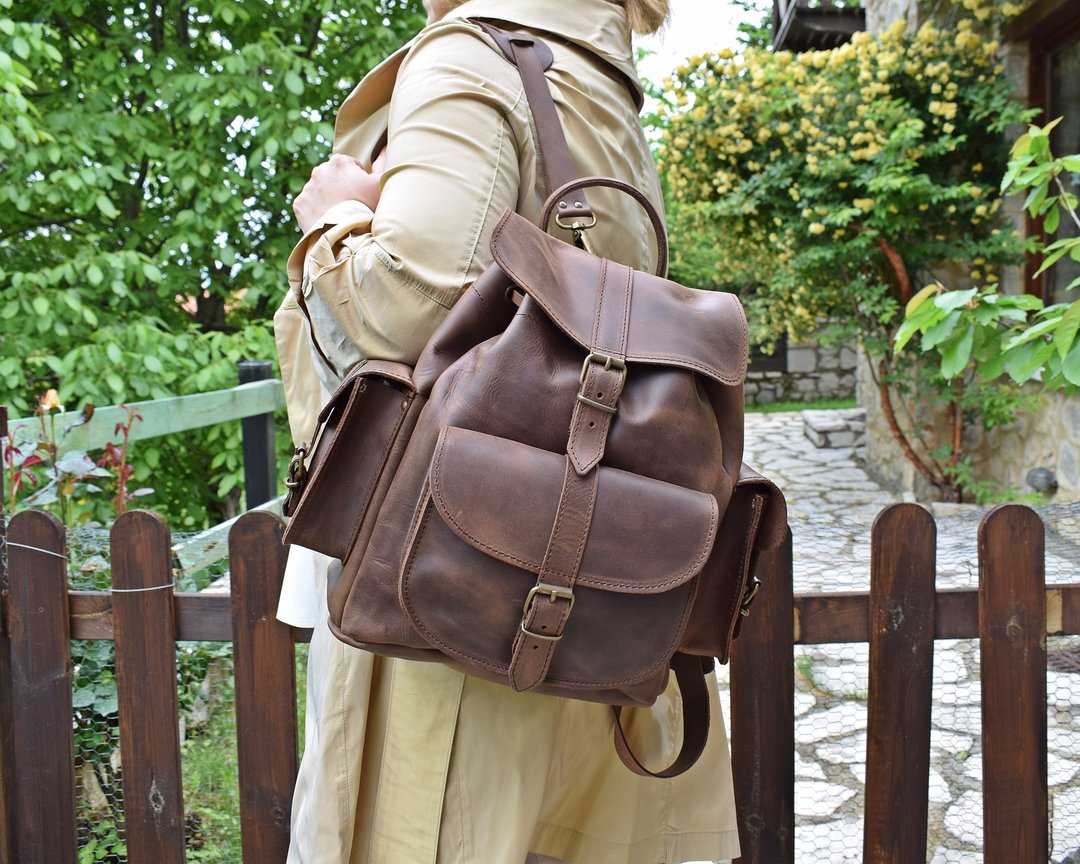 Distressed Full-Grain Leather Backpack for Women - Men, College Backpack Minimal - 后背包/双肩包 - 真皮 咖啡色
