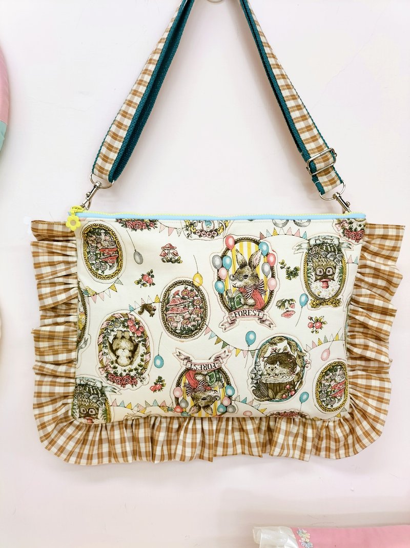 睡梦抱枕包系列-小动物森林马戏团-咖 - 侧背包/斜挎包 - 棉．麻 