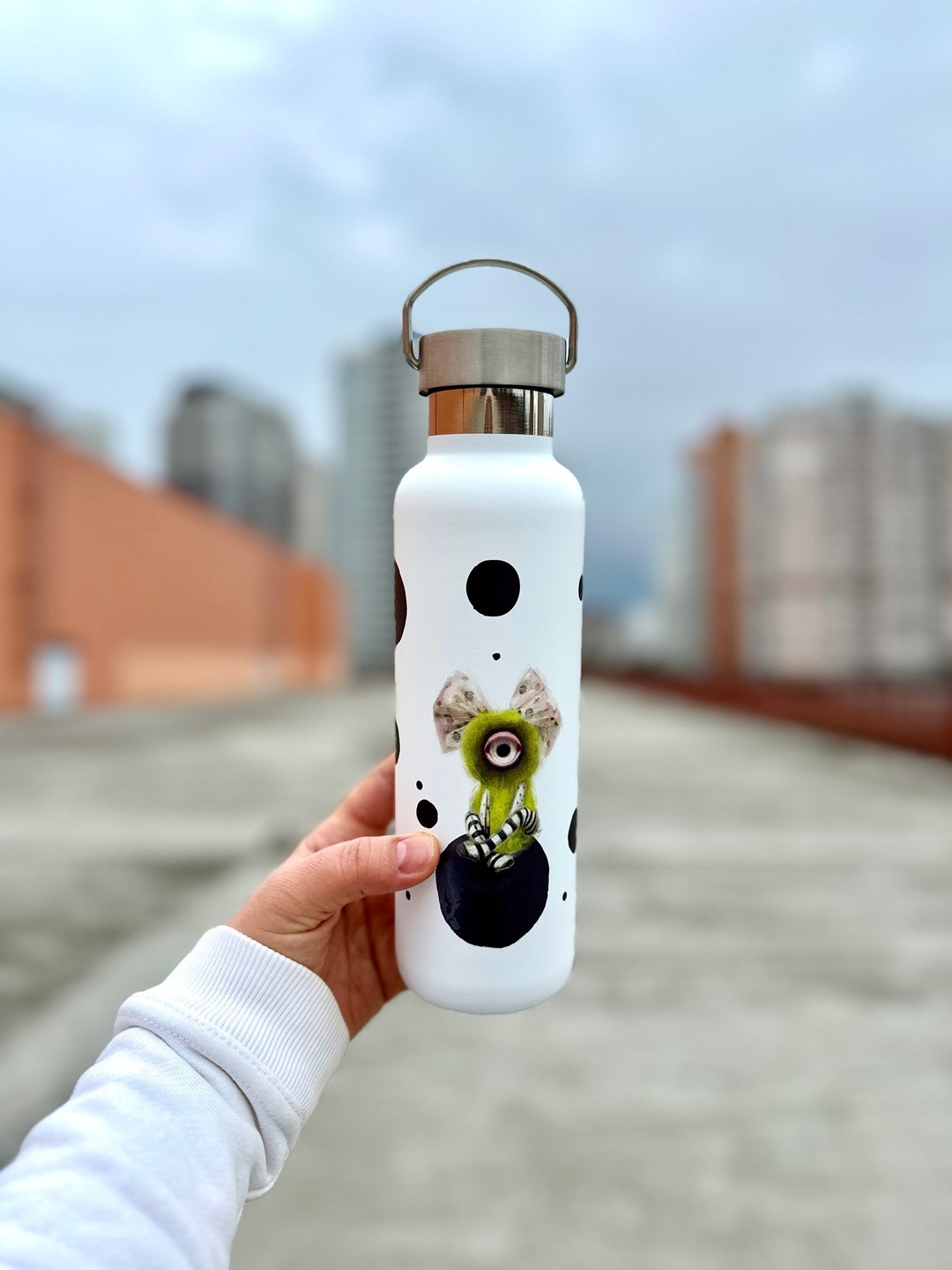 独眼巨人风格的钢瓶。不锈钢保温瓶。水瓶 - 其他 - 其他材质 白色