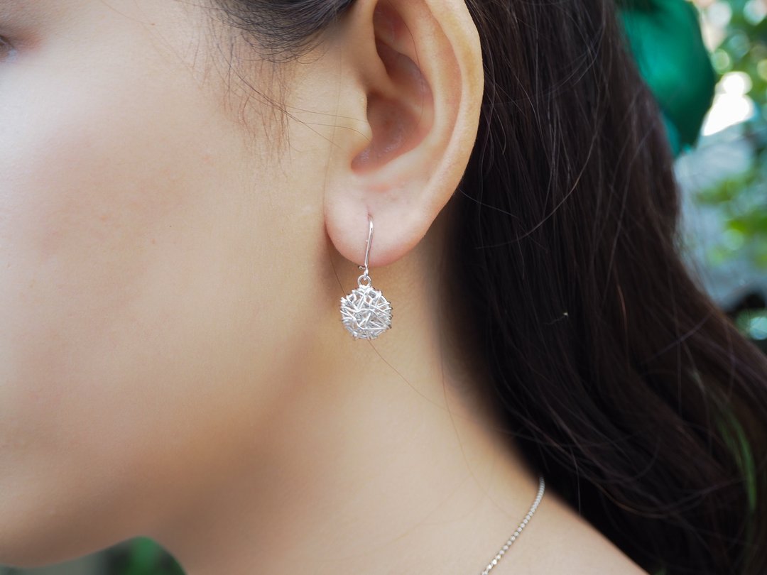 Swirl wire round shape sterling silver earring - 耳环/耳夹 - 纯银 银色