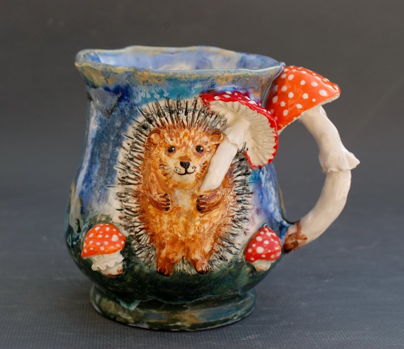 Larg Art mug Cute hedgehog figurine Mushrooms amanita muscaria decor - 咖啡杯/马克杯 - 陶 多色