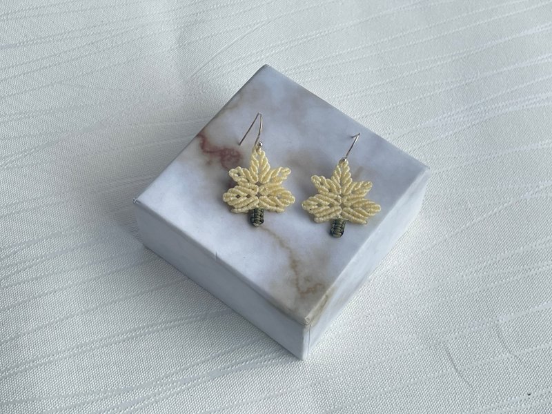 221238 Macrame 南美蜡线 耳环 - 耳环/耳夹 - 半宝石 金色