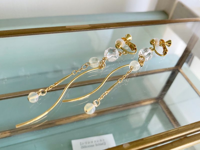 【4月・10月诞生石】招来幸运的蛋白石・绿月光石・水晶・耳环/耳夹 - 耳环/耳夹 - 宝石 金色