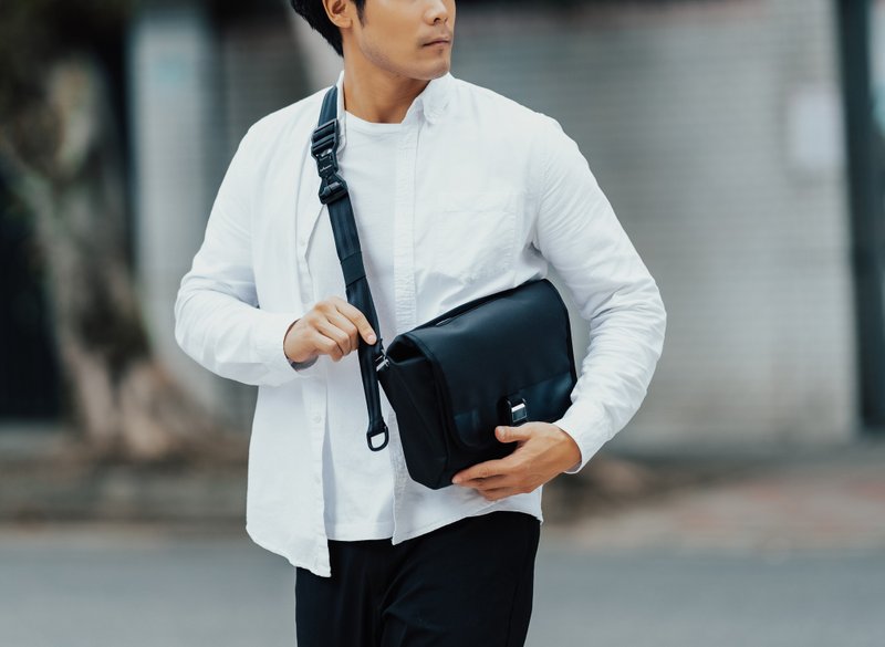 U2BAGS - Stroll -漫旅小包  随身包 快扣 侧斜背包 日用包 - 侧背包/斜挎包 - 尼龙 黑色