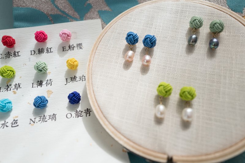 【定制化礼物】简约复古Mizuhiki玉结天然珍珠耳环/耳夹│订制款 - 耳环/耳夹 - 丝．绢 多色