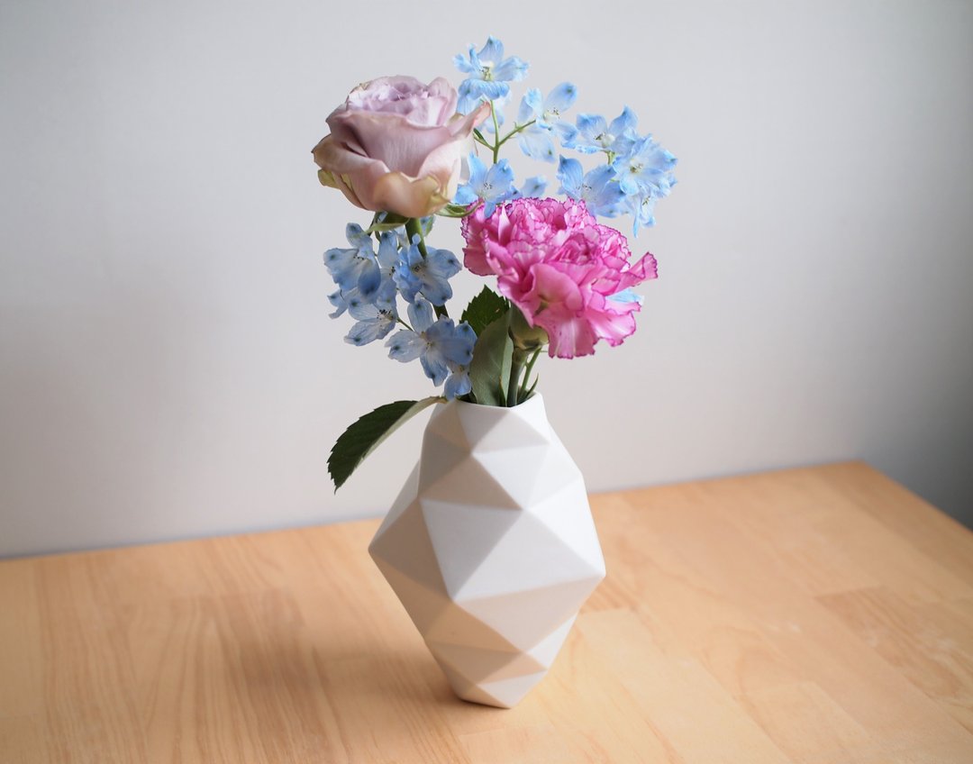 origami vase  white - 花瓶/陶器 - 陶 白色