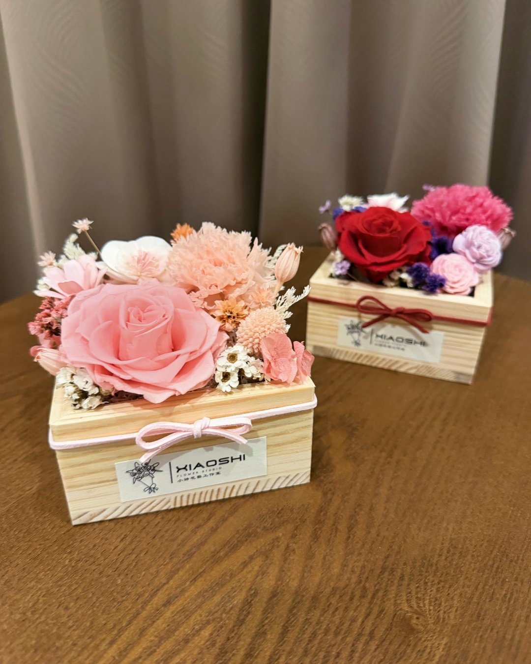 康乃馨桌花 永生康乃馨 母亲节礼物 木盒康乃馨永生桌花 生日礼物 - 干燥花/捧花 - 植物．花 多色