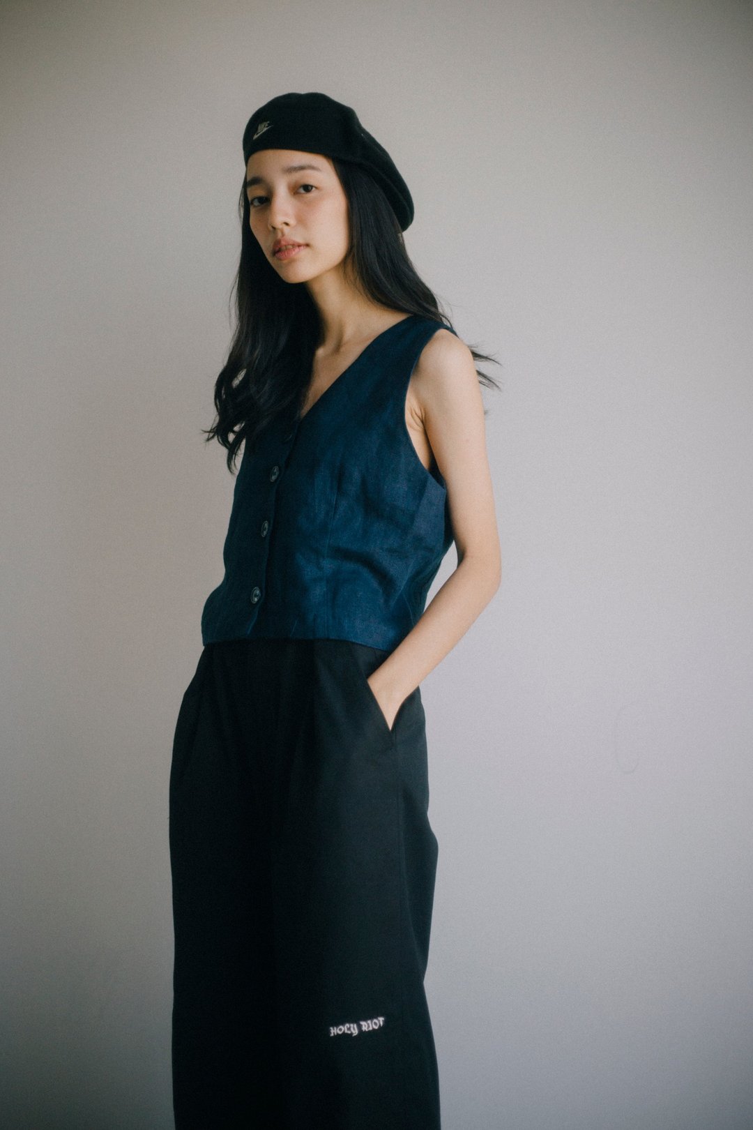 Linen front buttoned crop vest in Navy Blue - 女装背心 - 亚麻 蓝色