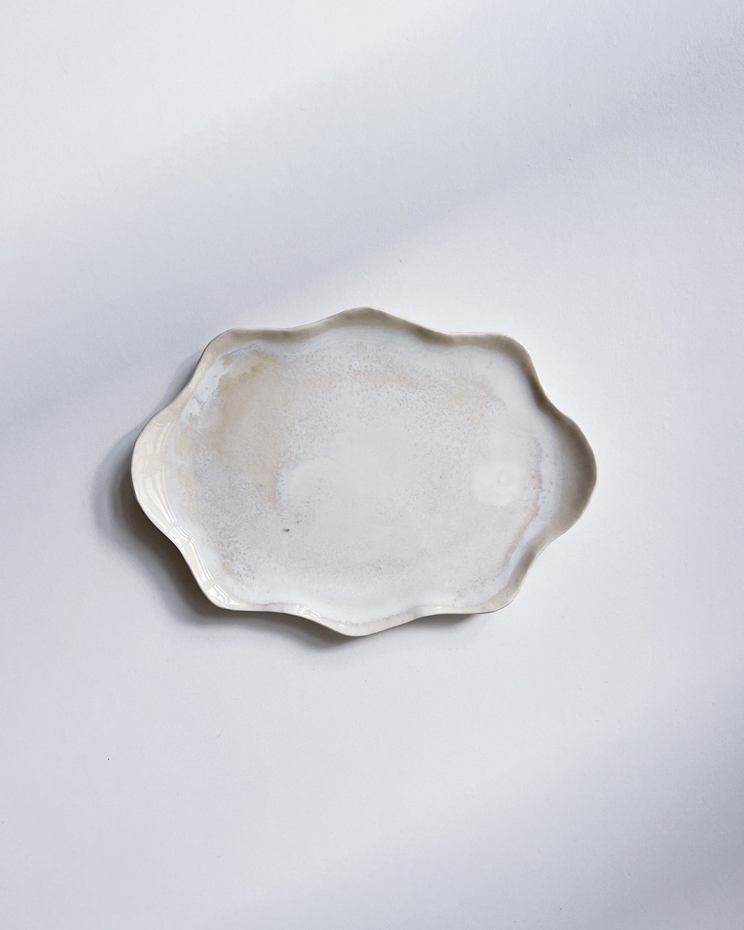 陶瓷 云朵小盘 手捏陶盘 亮米白 Ceramic Plate - 盘子/餐盘/盘架 - 陶 白色