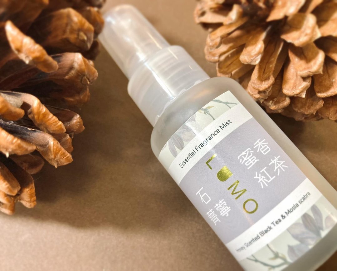 Honey Scented Black Tea & Mosla scabra Essential Fragrance Mist 50ml - 香薰/精油/线香 - 玻璃 银色