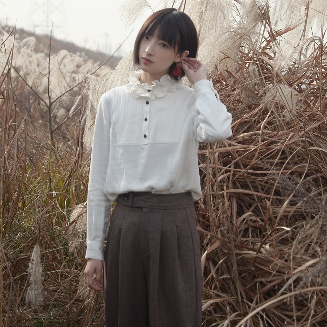 天丝麻混纺木耳边衬衫|衬衫|秋冬款|天丝麻混纺|Sora-240 - 女装衬衫 - 棉．麻 白色