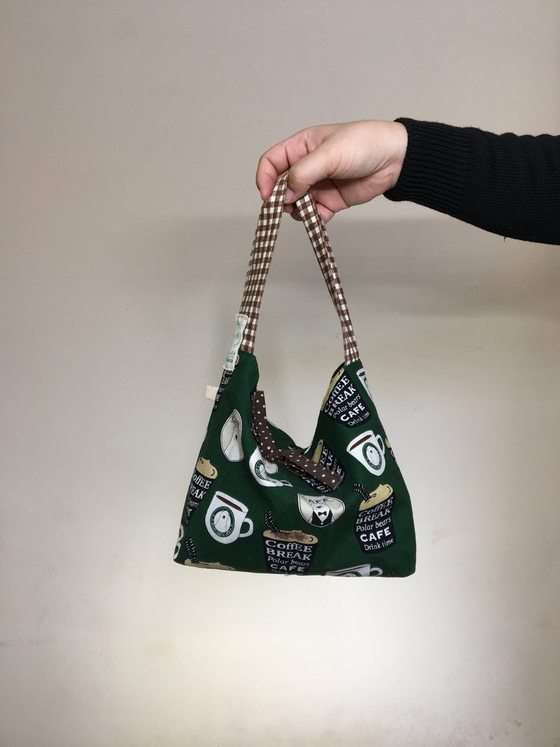 My-Mom-Made mini reversible hobo handbag with overall polar bear's café graphic - 其他 - 棉．麻 绿色
