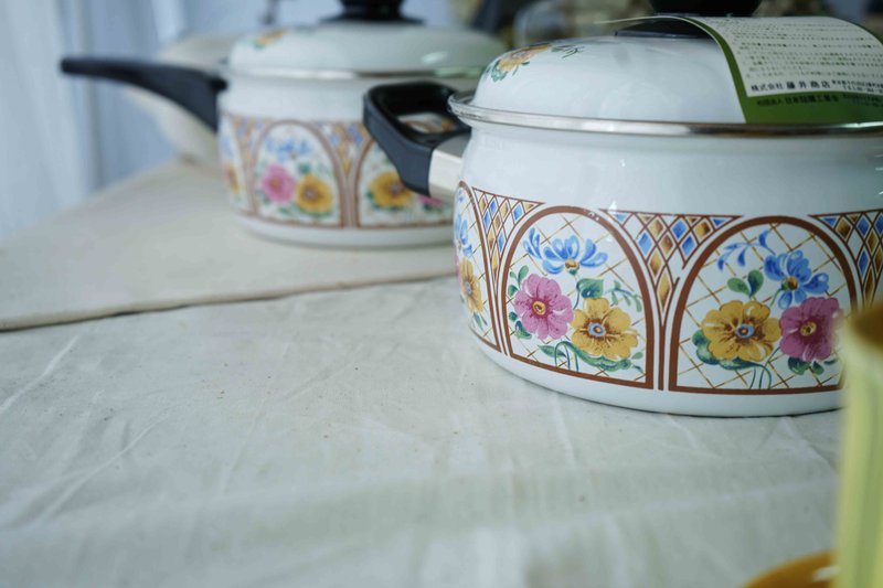 日本杂货-昭和时代全新品白色马赛克风格花朵珐琅硬质单柄锅2.2L - 锅具/烤盘 - 珐琅 白色