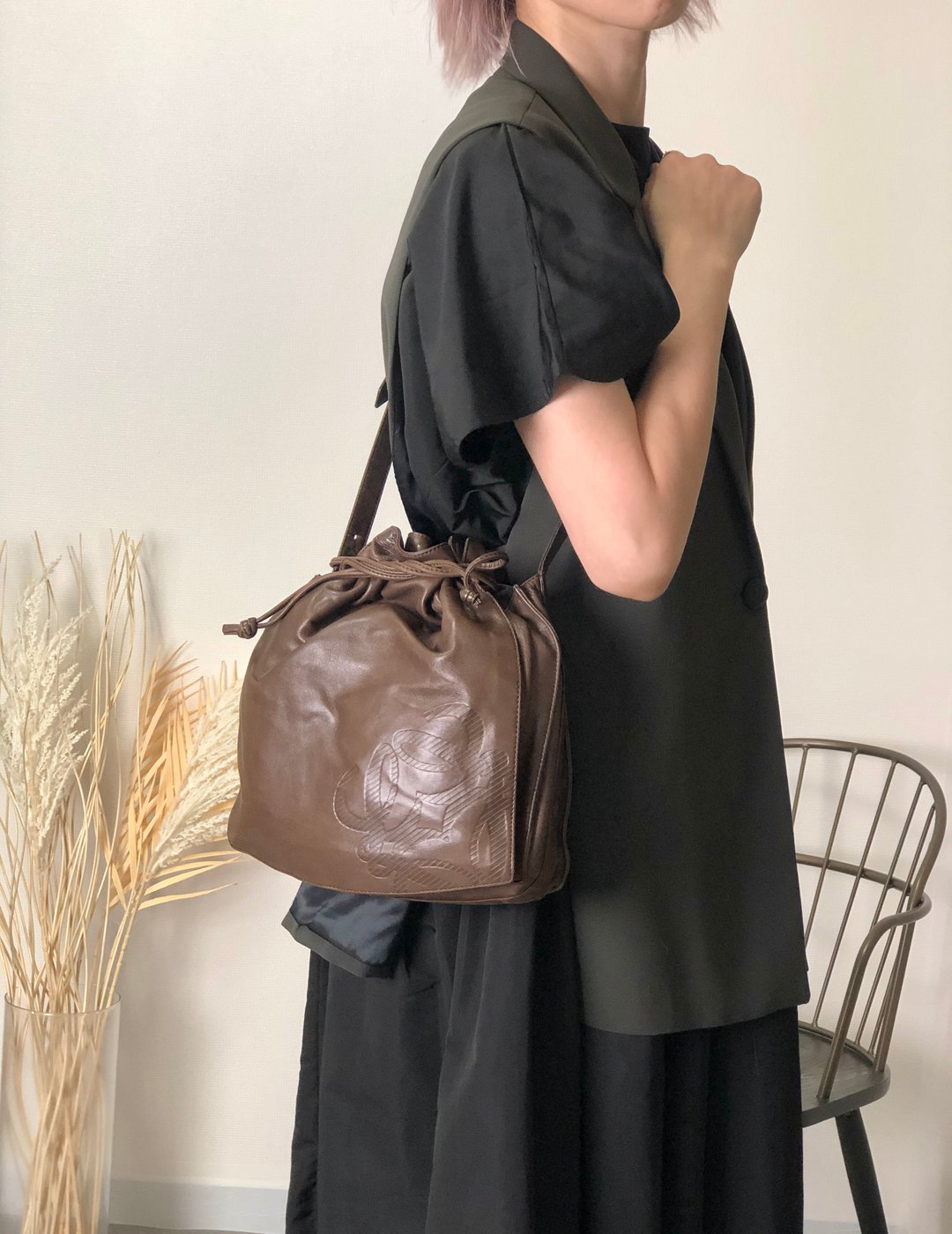 【 日本直送 名牌中古包 】LOEWE 罗威 侧背包 棕色 Anagram 纳帕皮革 束口 vintage 古董 kki5m4 - 侧背包/斜挎包 - 真皮 咖啡色