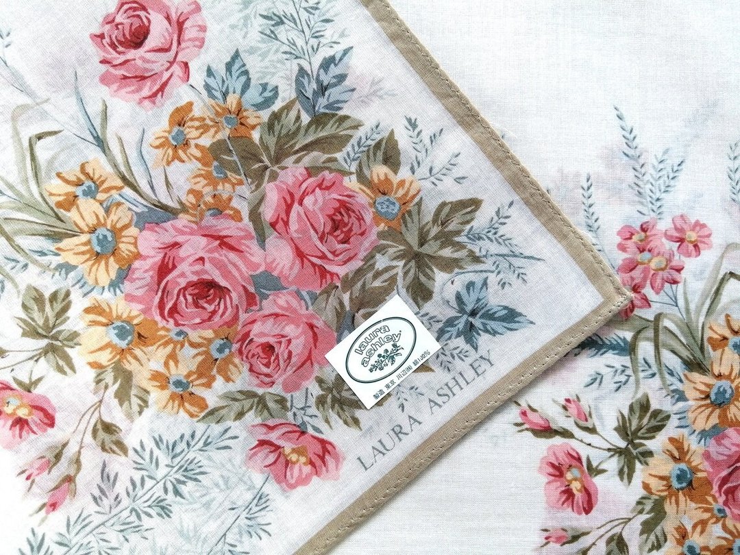 Laura Ashley 复古手帕 玫瑰 米色 20 x 20 英寸 - 手帕/方巾 - 棉 卡其色
