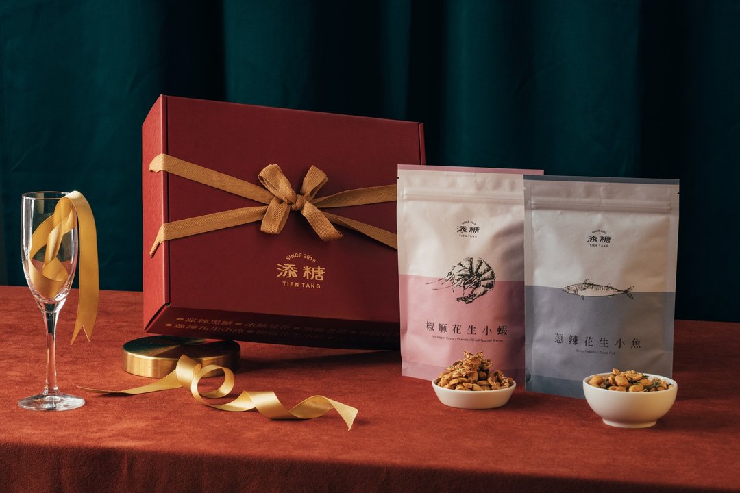 添糖 好事花生年节礼盒 1包葱辣花生小鱼&1包椒麻花生小虾 - 零食/点心 - 纸 红色