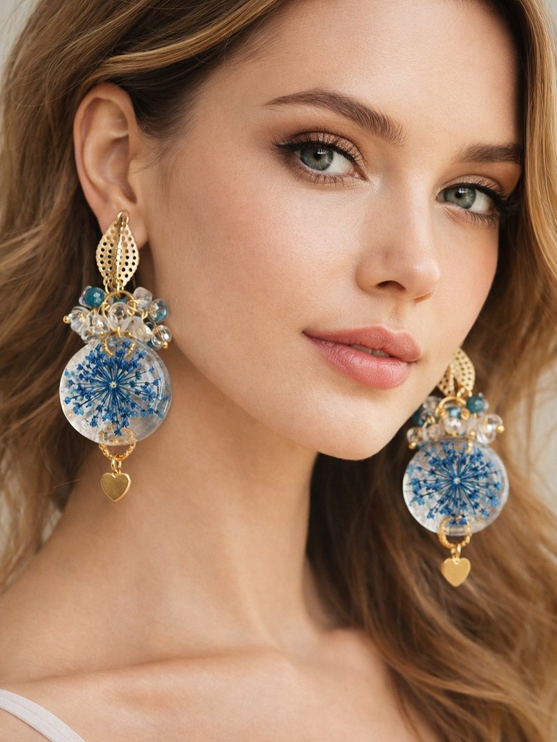 粉蝶花蓝磷灰石水晶耳环 - 耳环/耳夹 - 树脂 蓝色