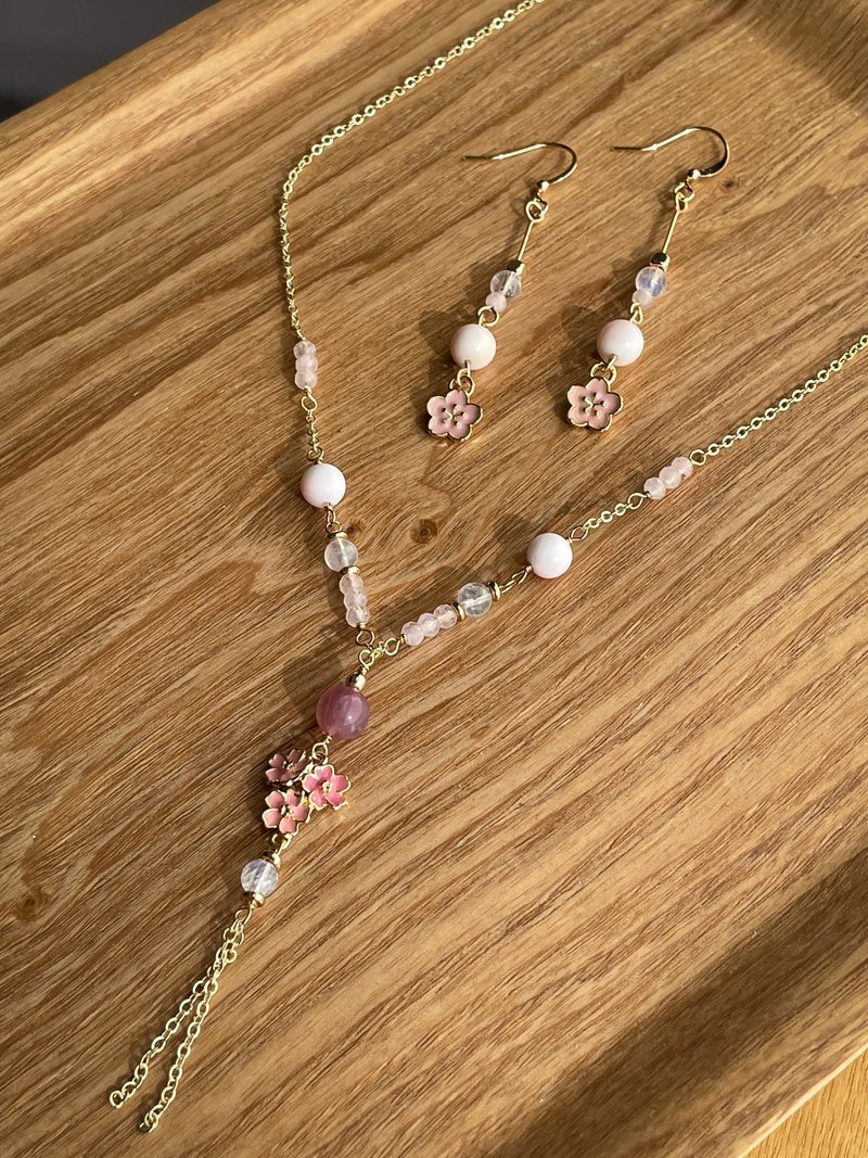 【抚子】粉晶/月亮石/摩根石/樱花吊饰 颈链及耳环套装 (可单购) - 项链 - 水晶 粉红色