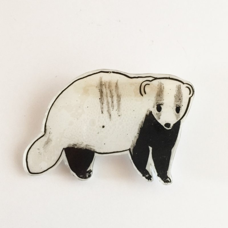 Prabang brooch of badger - 胸针 - 塑料 白色