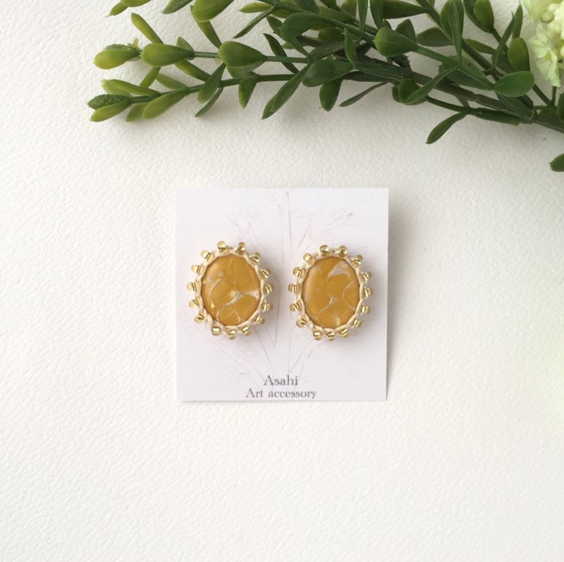 Yarn and beads of Art earrings mustard - 耳环/耳夹 - 塑料 黄色