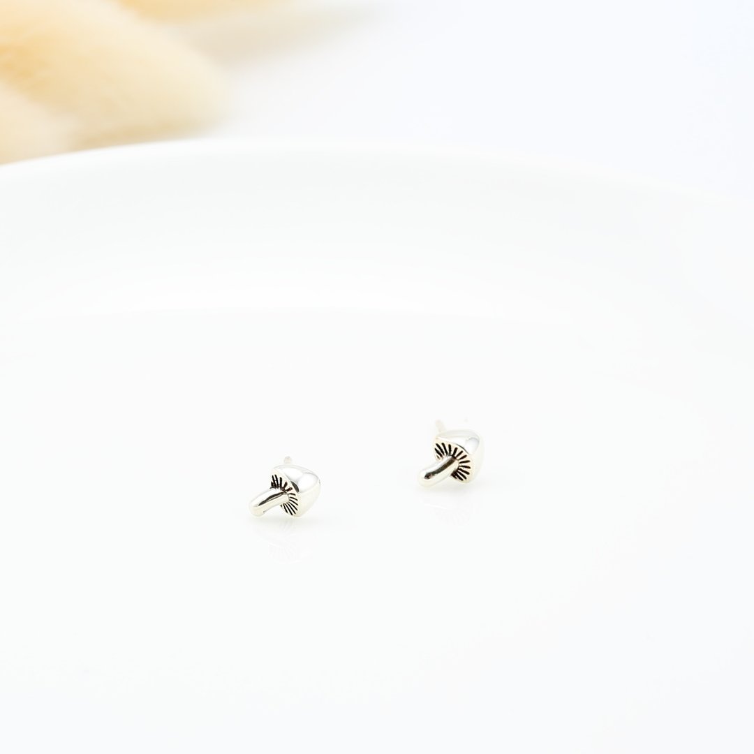 【Angel & Me】神奇 蘑菇 香菇 一对 s925 纯银 耳环 耳夹 礼物 - 耳环/耳夹 - 纯银 银色