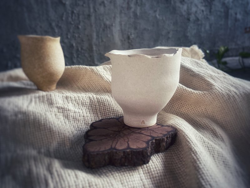 桌上的白陶糖霜 / 野兽胖肚茶海 公道杯 - 茶具/茶杯 - 陶 白色