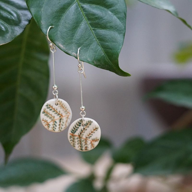 green leaf earring - 耳环/耳夹 - 陶 绿色