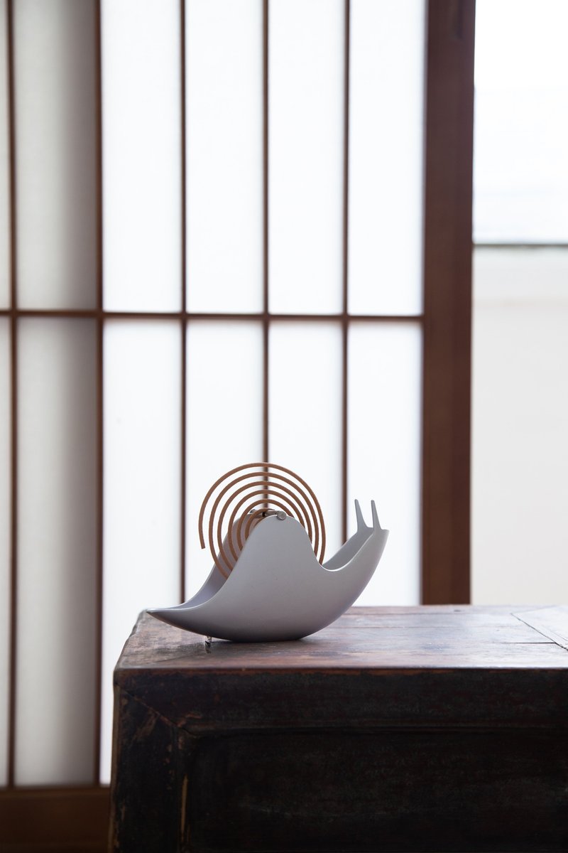 慢慢慢蚊香架 金属铝蜗牛 蚊香盘托 銀色 - 香薰/精油/线香 - 铝合金 银色