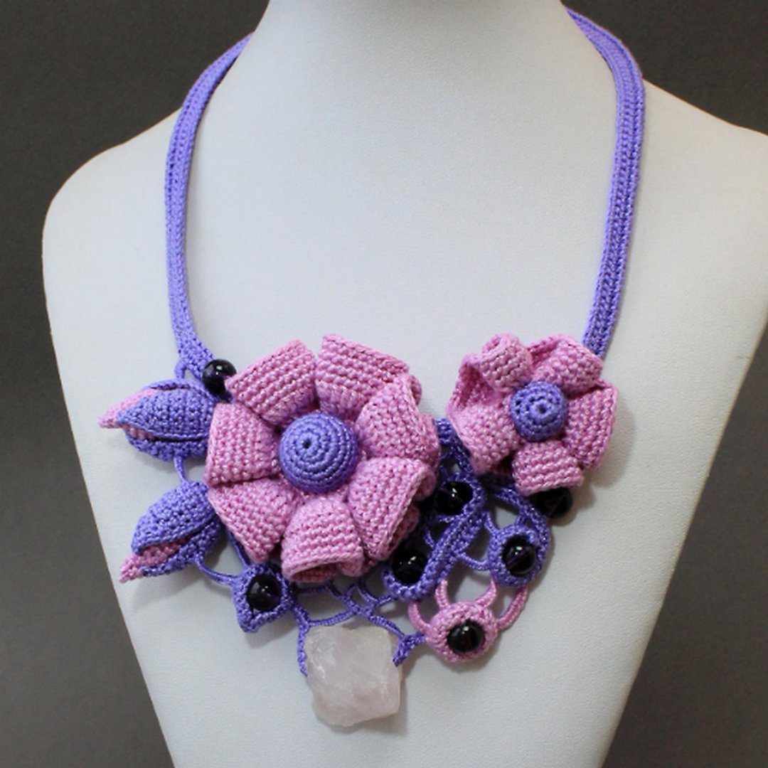 Flower Crochet Necklace, Pink Crochet Flower, Bib Necklace, mom gift - 项链 - 棉．麻 紫色