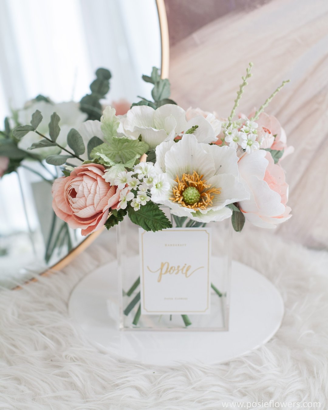 WHITE AND LIGHT PEACH |  Paris vase for Home Decoration - 摆饰 - 纸 橘色