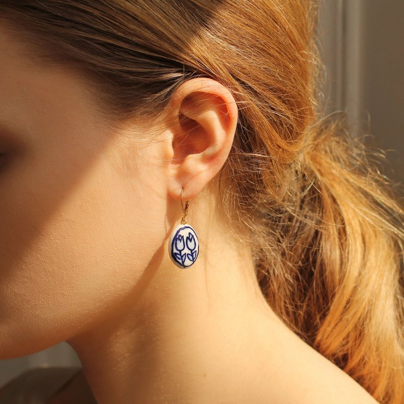 椭圆蓝色郁金香耳环 - 耳环/耳夹 - 瓷 多色