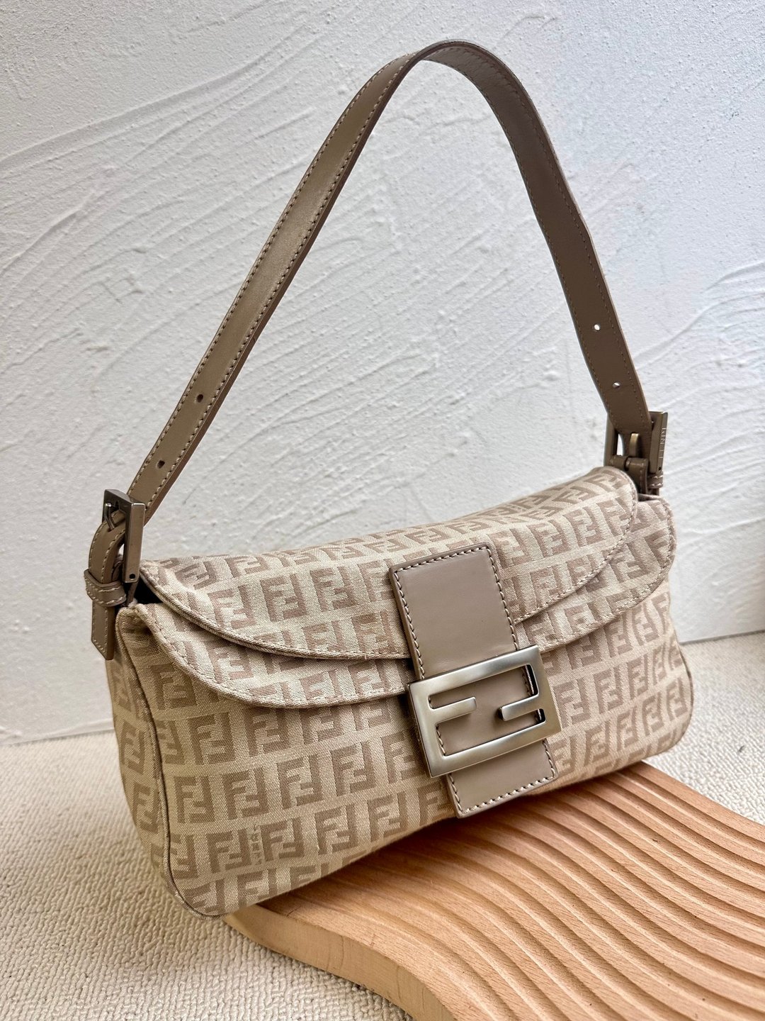 中古包 Vintage Fendi 气质杏灰奶茶圆弧双盖法棍包 - 手提包/手提袋 - 棉 