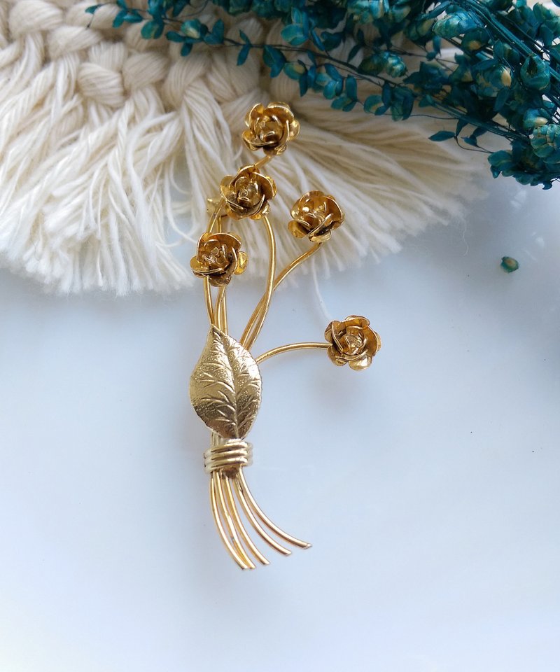 Vintage Jewelry 西洋古董饰品 金属镀金 立体 小玫瑰花束 别针 - 徽章/别针 - 其他金属 金色