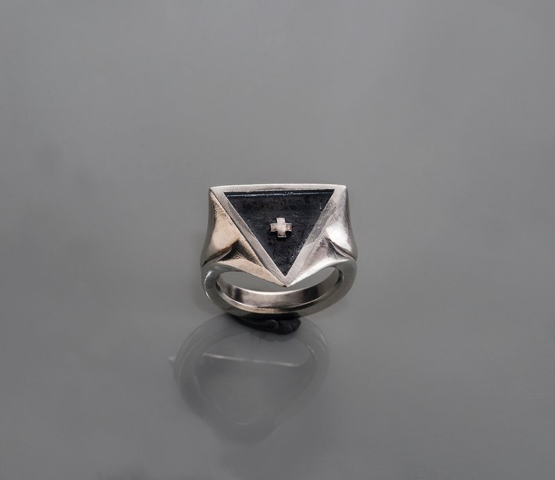 Frankness原创纯银几何三角戒指－纯银／玫瑰金／手工／礼物／定制化 - 戒指 - 其他金属 灰色